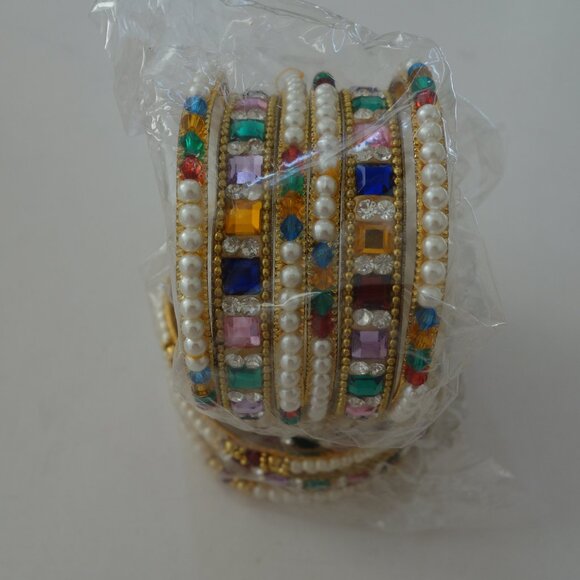 Beautiful Colorful Bangle set of 4 Bangles and 2 Broader Bangles Diameter 2.25" - Picture 2 of 11